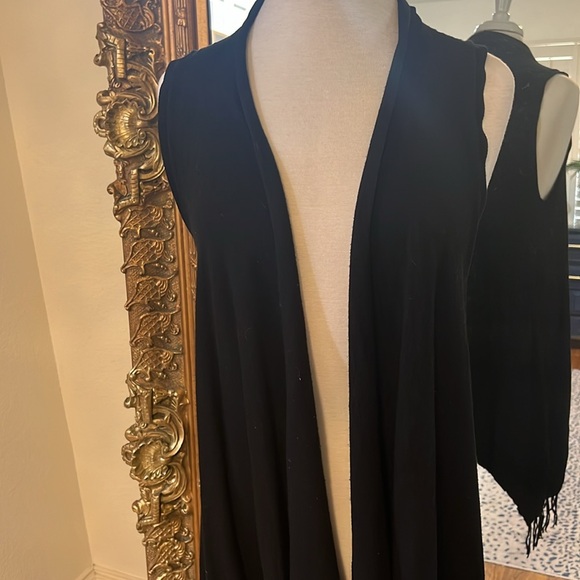 JOSEPH A Black Fringe Sweater Vest Size: Small - Picture 4 of 8